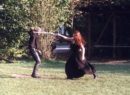 Lyra_im_Kampf2.jpg (49632 Byte)