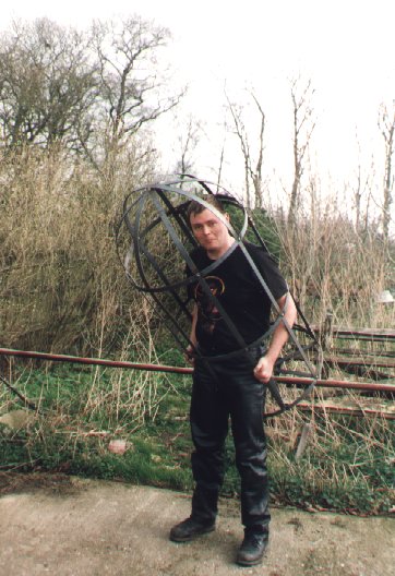 Tobi_steht_imKaefig.jpg (59154 Byte)