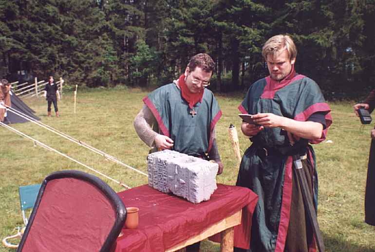 01-35-Raetselstein.jpg (43852 Byte)