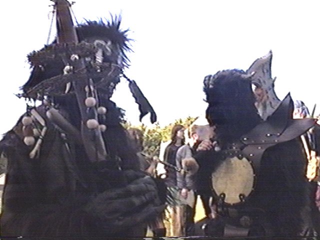 hs2TwoBeasts2.jpg (57813 Byte)