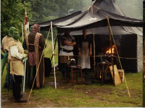 Schmiede+Echsen.jpg (34141 Byte)