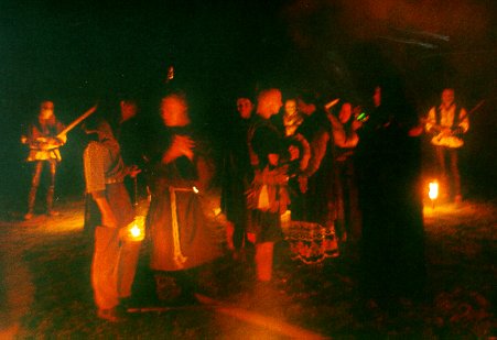 Finsternis_Ritual_Helden.jpg (27083 Byte)