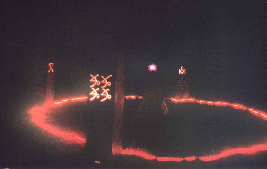 02-01.jpg (18290 Byte)