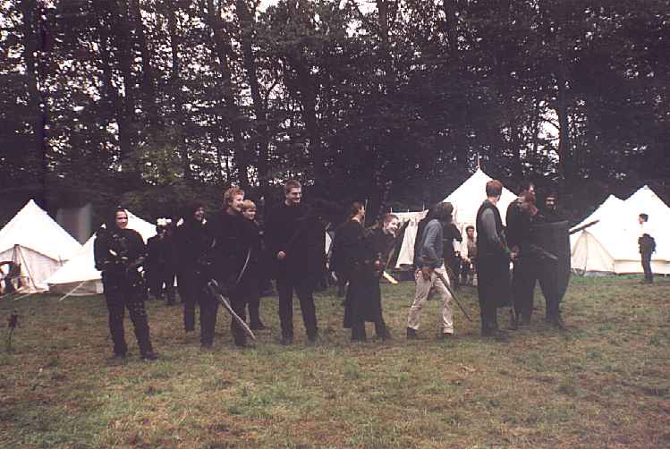 02-14-freundlicheFeinde.jpg (47945 Byte)