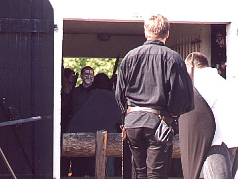 02-24-Burgbesetzt.jpg (41080 Byte)